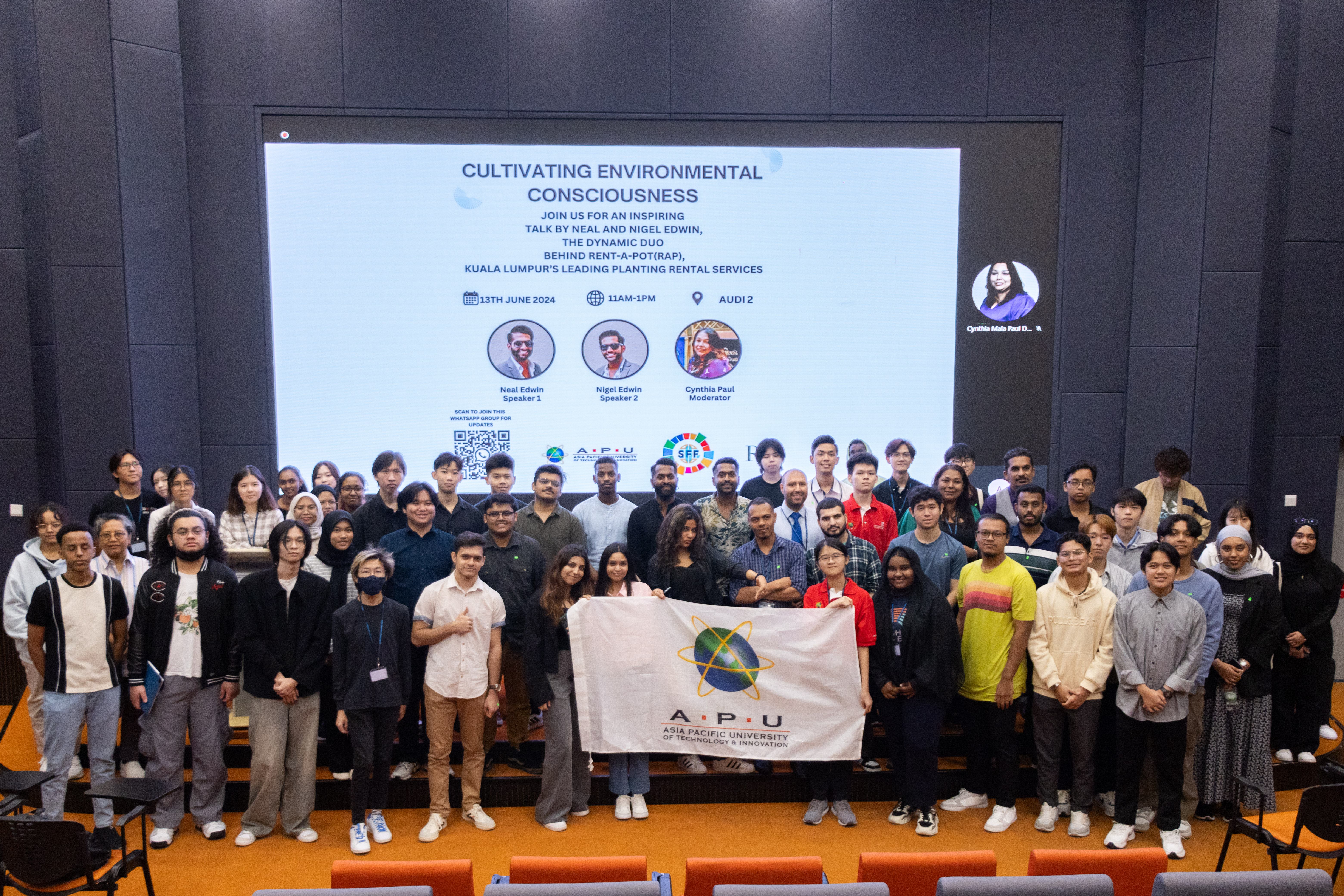 The group photo after the seminar